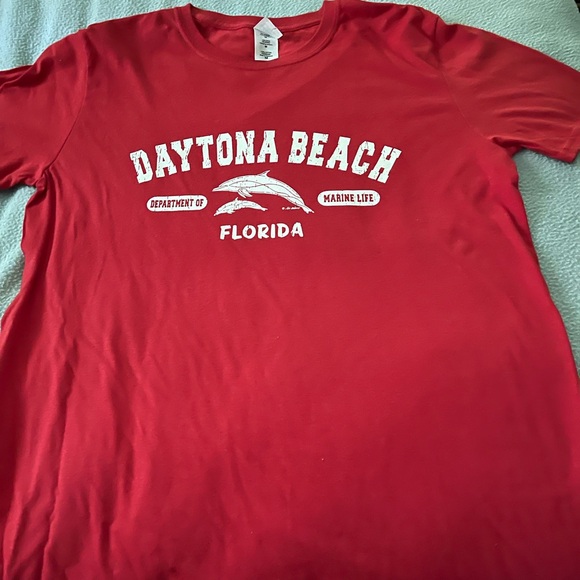 Gildan Other - Very nice , Like New! Red Daytona Beach T-Shirt. Size Medium